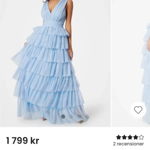 Balklänning  - Säljer min balklänning i storlek M. Är normalt sätt en storlek S, men m passade perfekt. Endast använda 1 gång . Priset går att diskutera då den har spraytan fläck på insidan, samt små fläckar ner till som man kan se på bilden💕