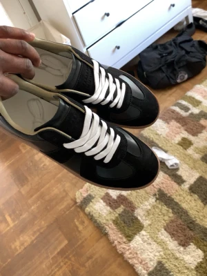 Svarta Gats - Sprillans nya Gats från oss här på Scandisole för endast 999kr. Säljer inte dem för under 999kr.
