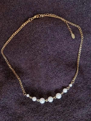Handgjort halsband med pärlor  - Material-rostfritt stål. Liknande Maria Nilsdotters smycke.✏️Beteckningen för rostfritt stål – 201 – en lägre klass, kan reagera snabbare med vatten, parfymer och oxidera.#19