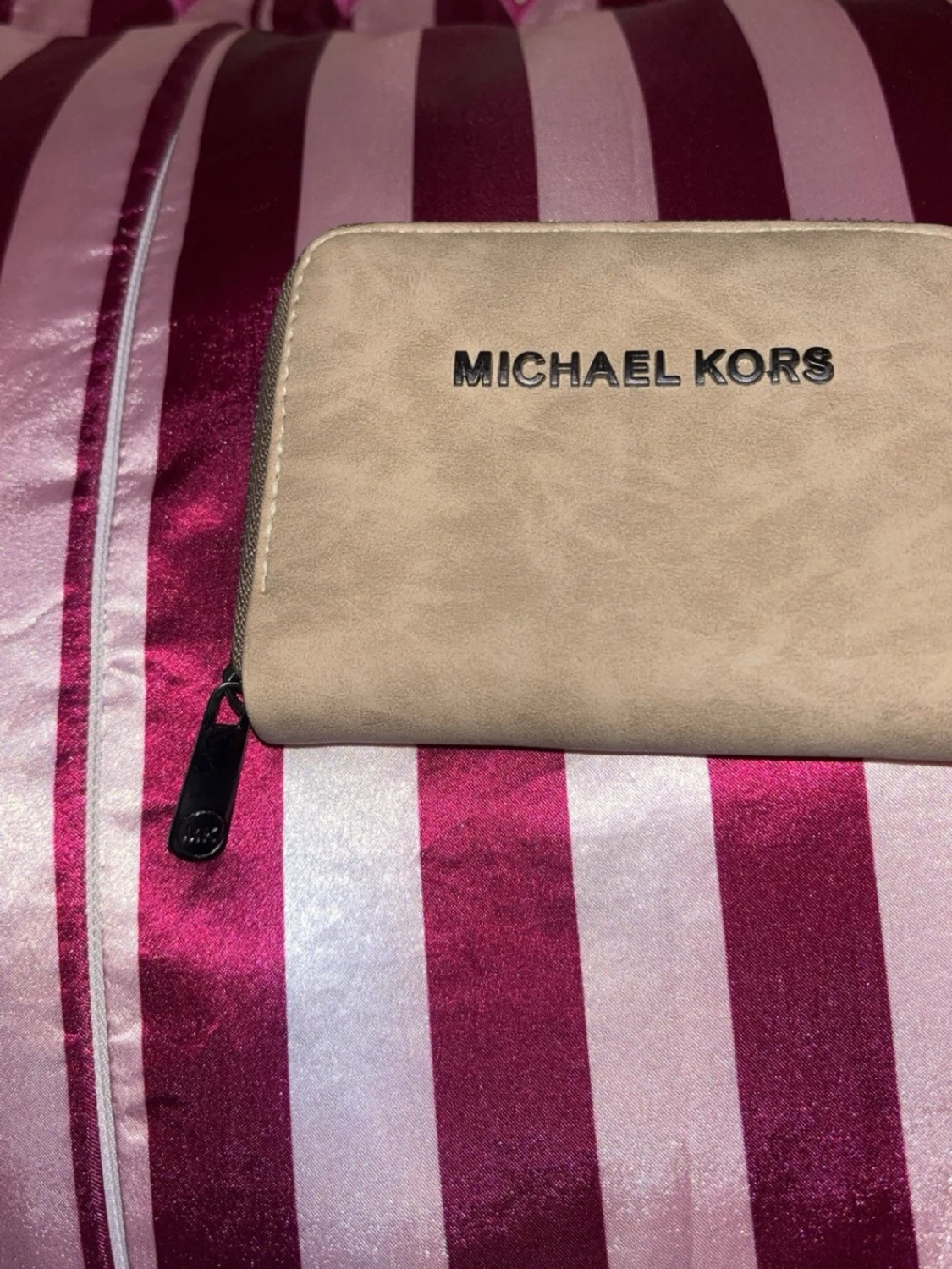 Beige plånbok från Michael Kors