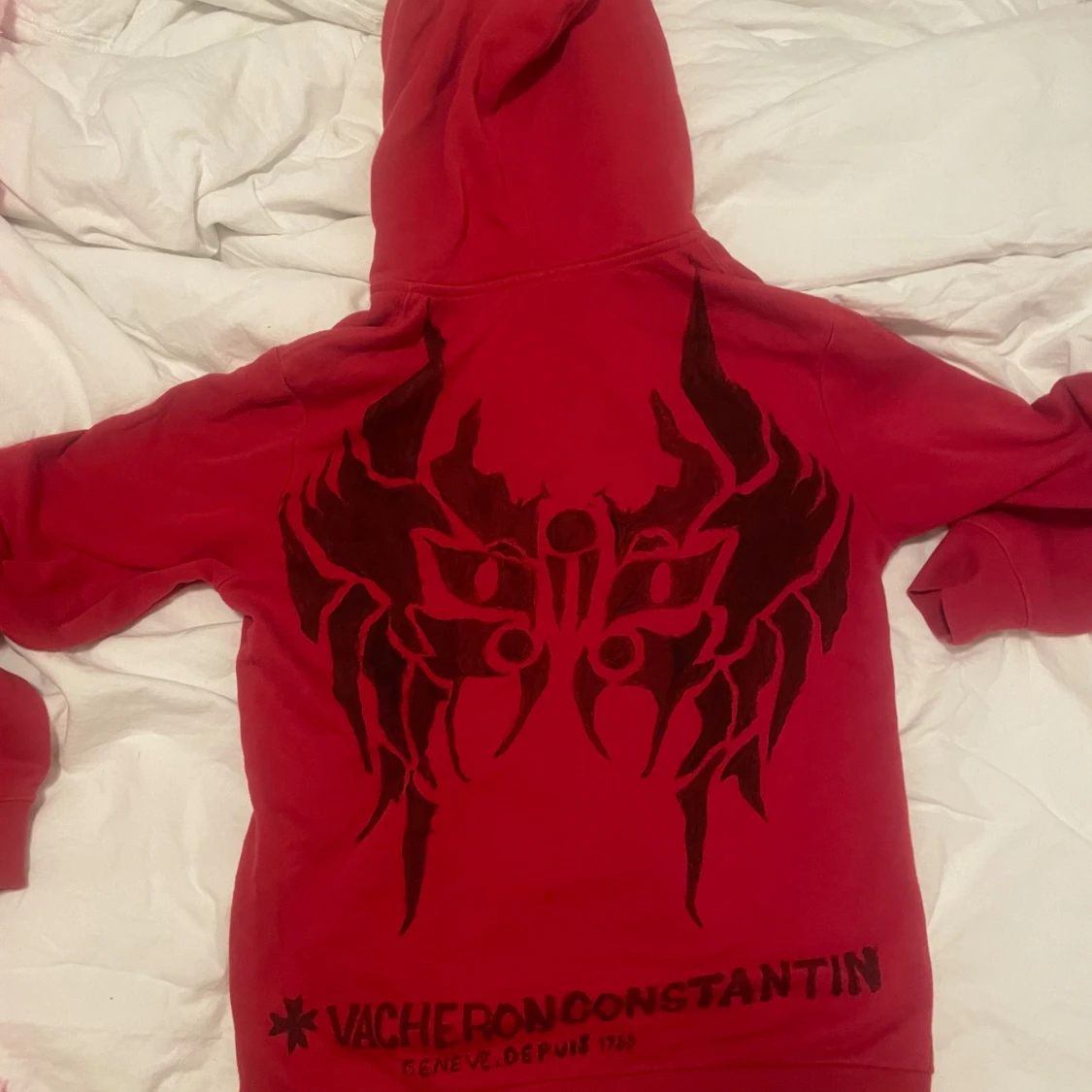 Röd hoodie