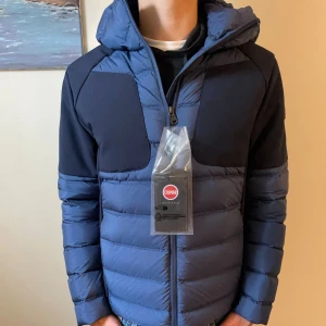 Colmar jacka - Helt ny vinterjacka från Colmar. Storlek Eu 48 (S).Nypris 5400kr mitt pris 2900kr! Hör av er vid frågor och funderingar! 