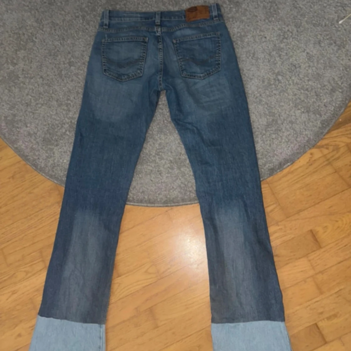bootcut jeans med två tyg - 3