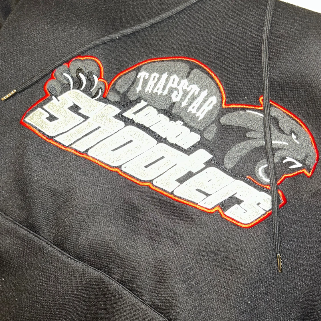 Trapstar svart hoodie med broderi - 3