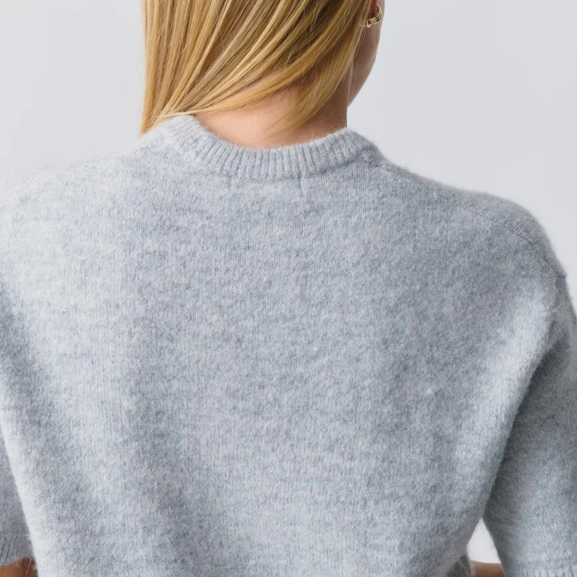 Ljusgrå stickad tröja - 1