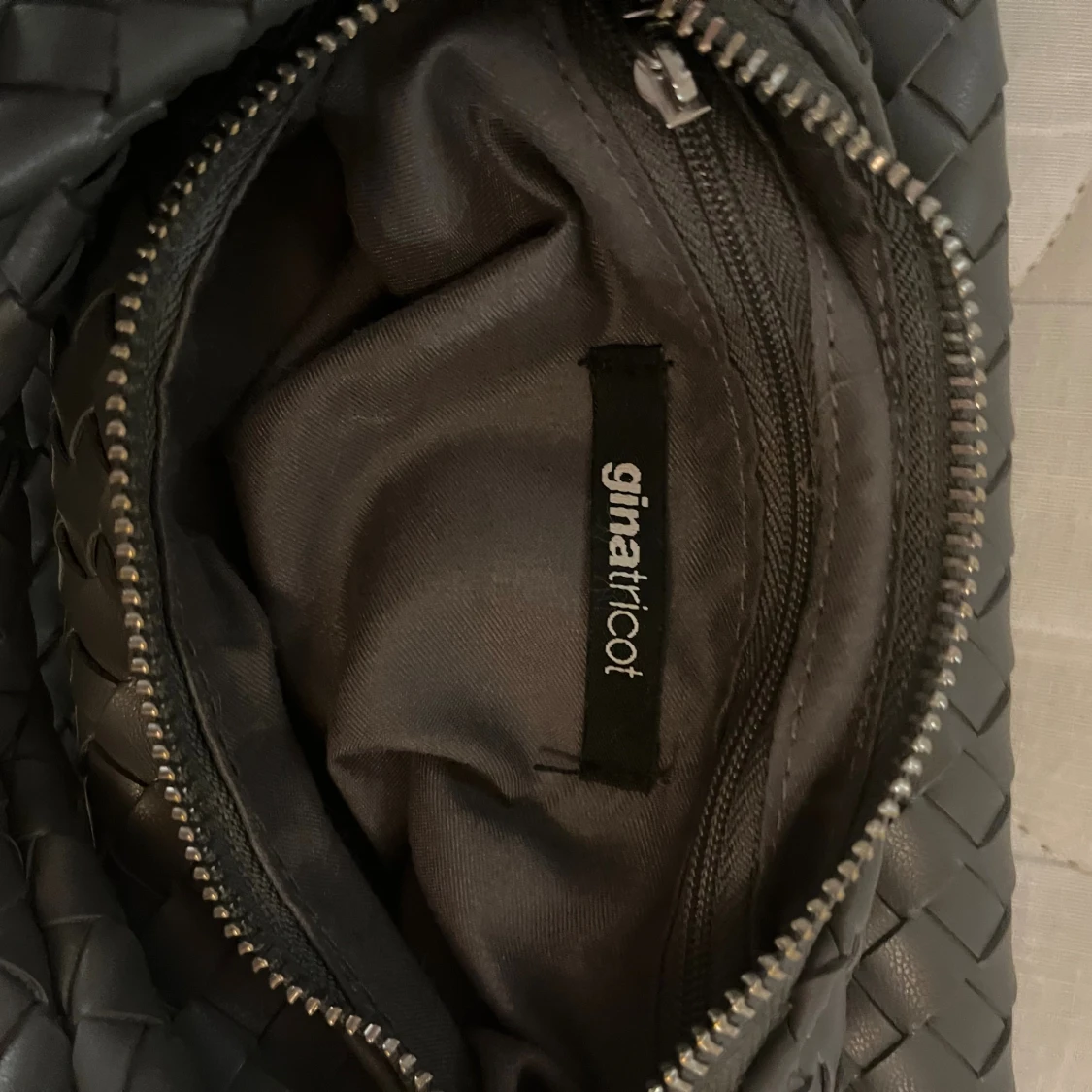 Grå flätad handväska Gina Tricot - 2