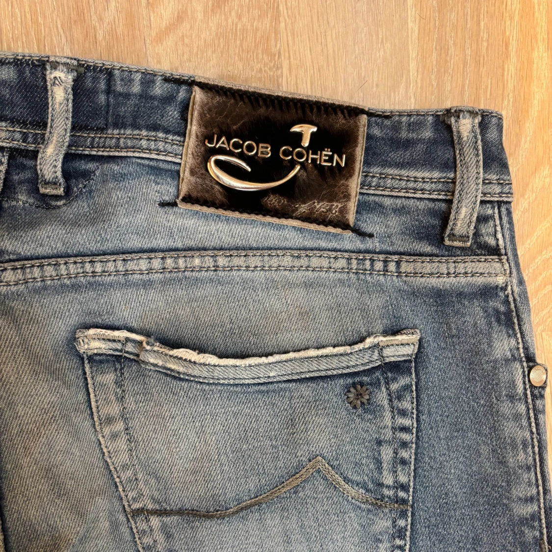 Limited edition Jacob Cohen jeans, ljusblåa med slitningar, W34 - 3