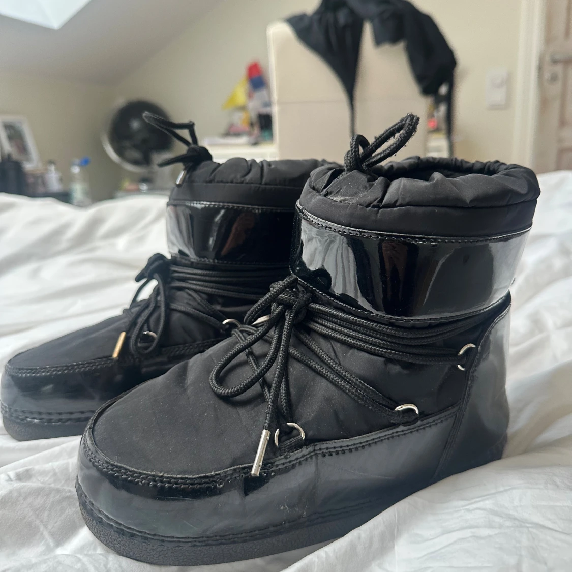 Svarta moon boots