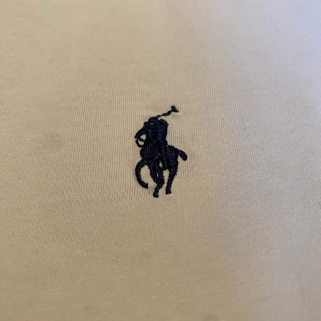 Vit v-ringad t-shirt från Polo Ralph Lauren - 1