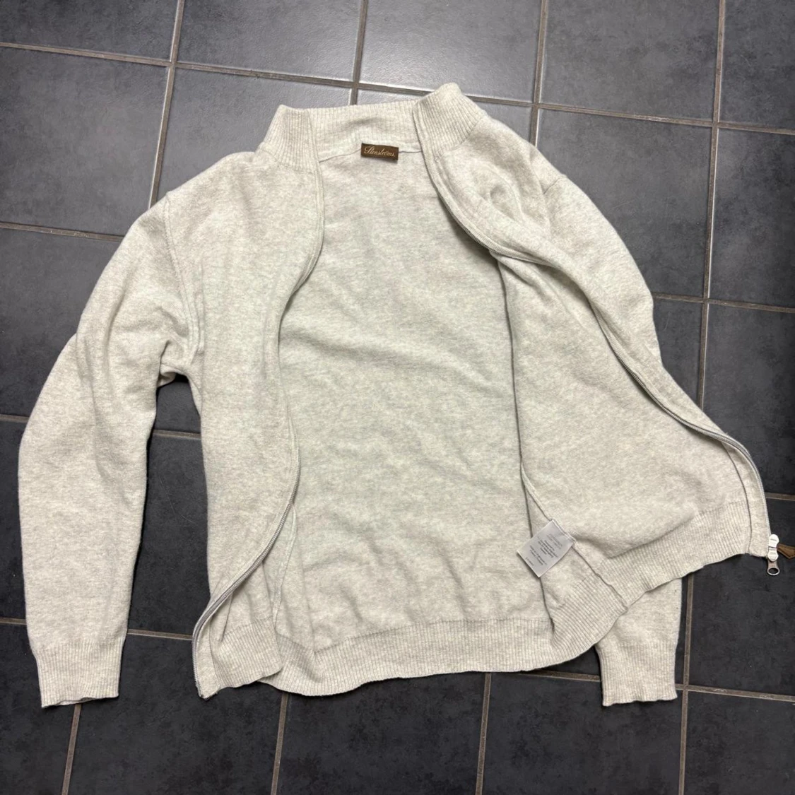 Ljusgrå merinoullskofta från Stenströms - 1