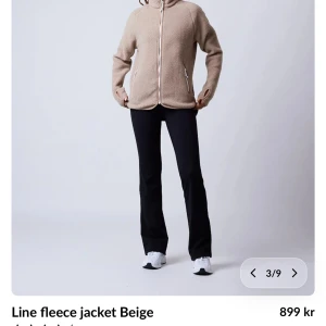 pile jacka  - en skön jacka med fleece material, två dragkedje fickor. super bra skick. använt få gånger. märket är CLN. säljer av att den aldrig använts. pris går alltid att diskutera vid snabba affärer och det finns inga avvikelser på jackan. skickar inom 1-2 dagar. nypris 899kr därav de priset.