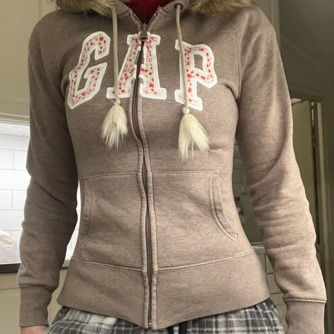 Brun zip hoodin med fuskpäls  - 2