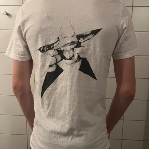 Gardt t shirt  - Riktigt fet och eftertraktad Gardt t shirt i mycket bra skick! Modellen är 183cm, Storlek S. Tveka inte med att ställa frågor!