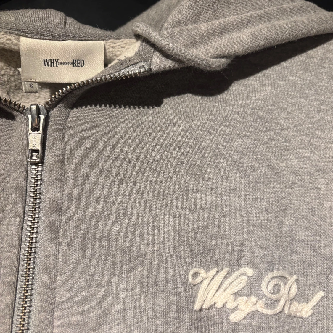 Grå hoodie från Whyred med dragkedja - 2