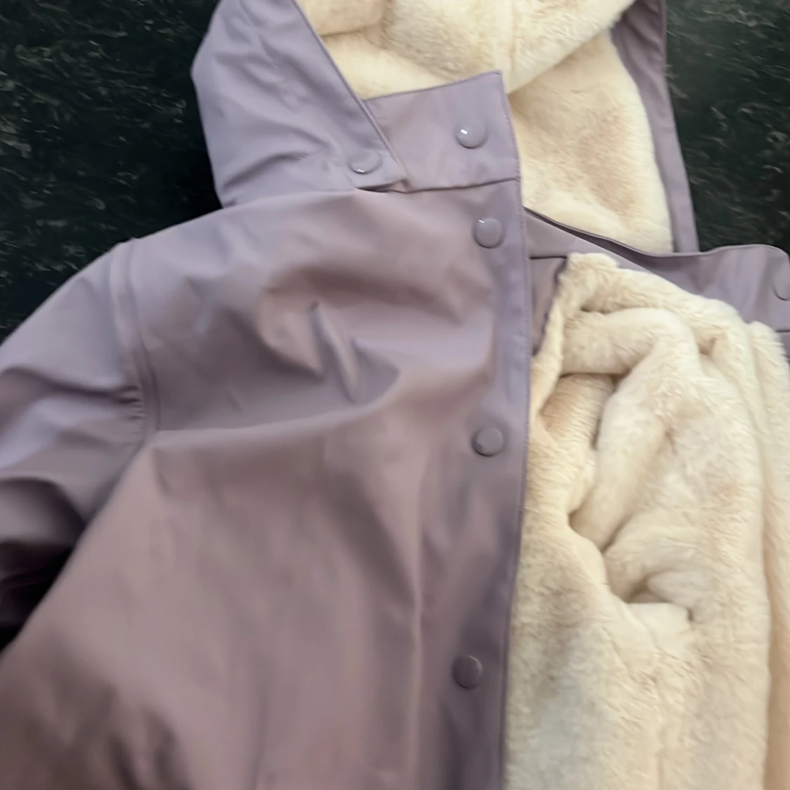 Ljuslila regnjacka med teddyfoder Stl 146