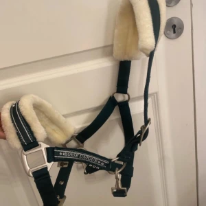 Horse Unique  - Mjuk och bekväm hästgrimma från Horse Unique . Mörkgrön och aldrig använd!!❤️❤️