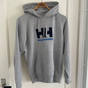 Helly hansen hoodie - Svin snygg och trendig hoodie