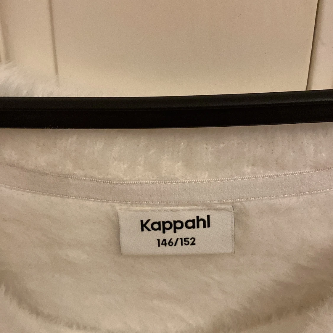 Vit fluffig offshoulder tröja Kappahl - 2