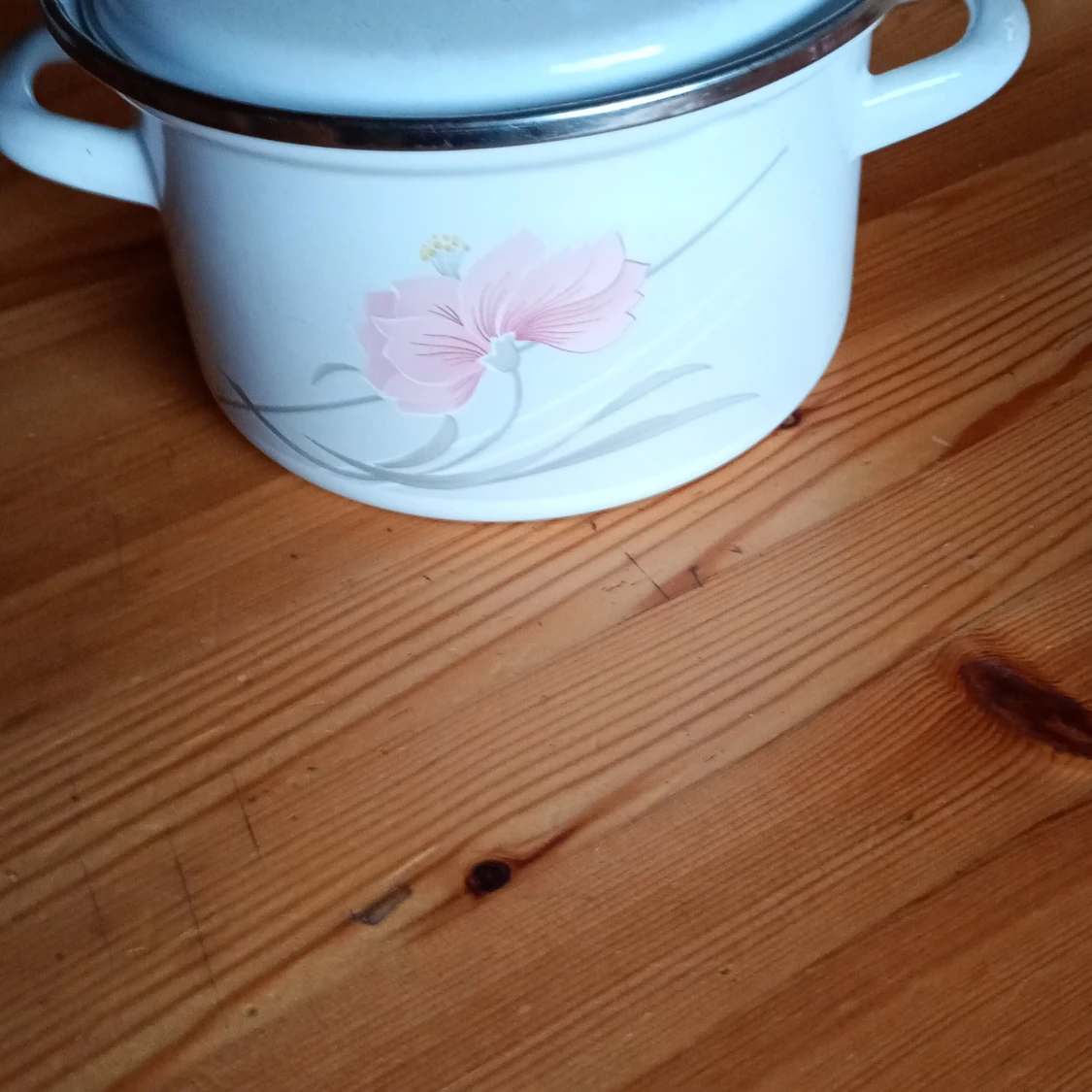 Emalj kastrull vit med lock