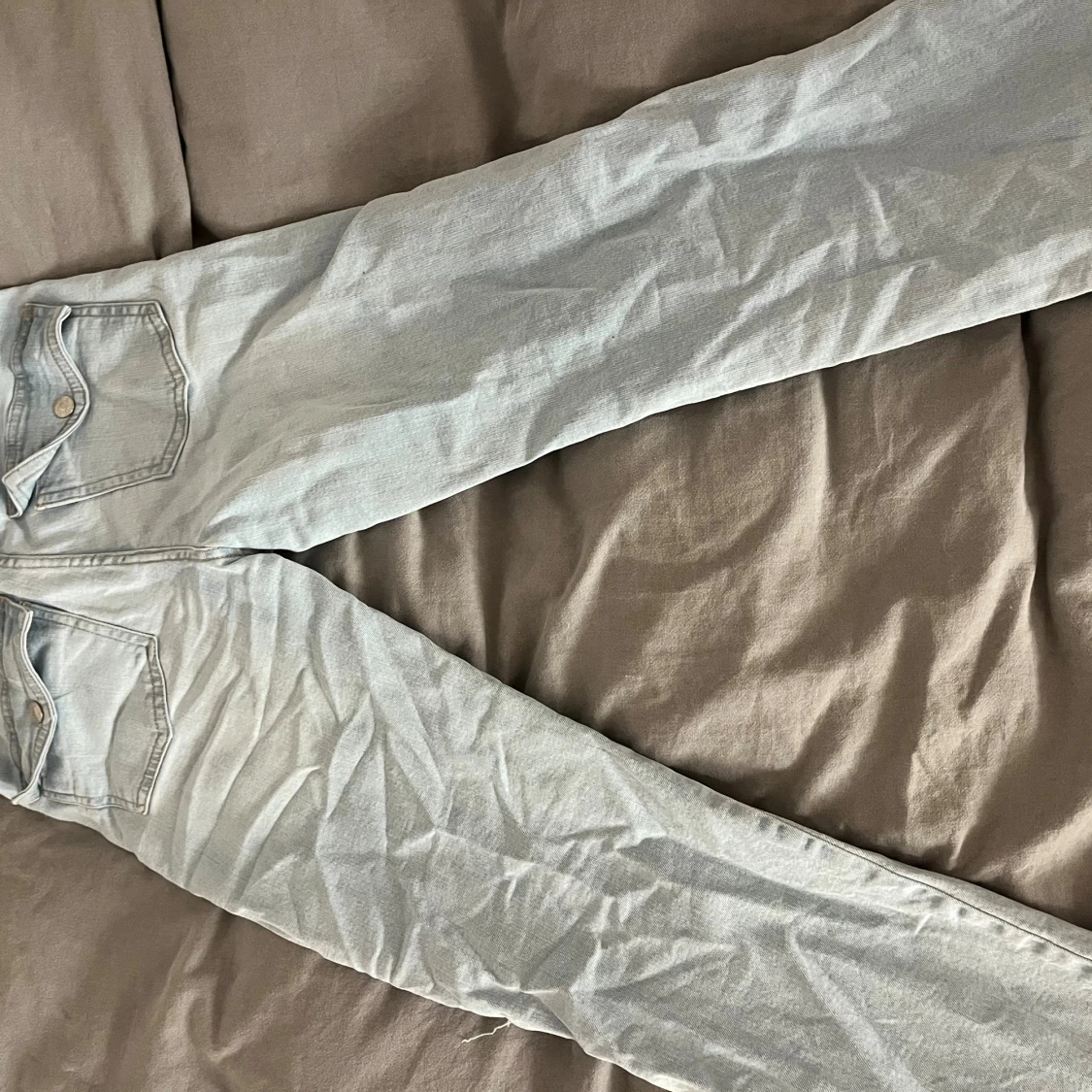 Ljusblå bootcut jeans med slitningar - 3