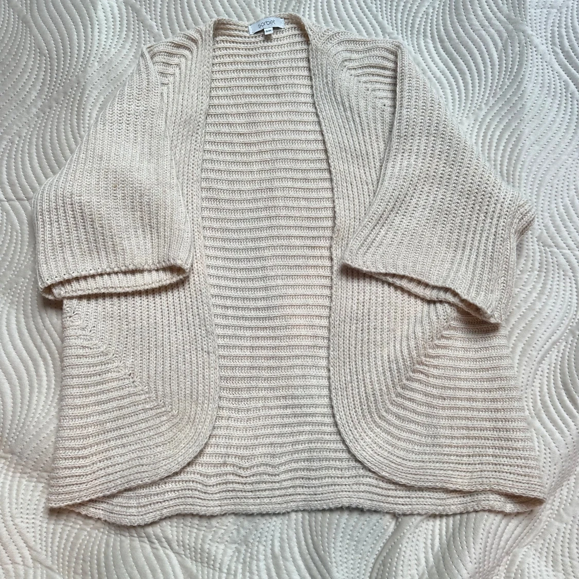 Beige stickad kofta från Sorbet