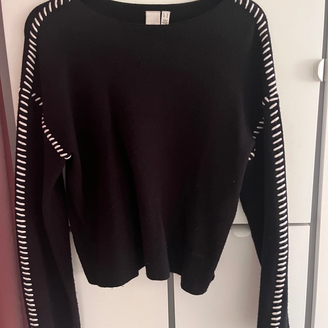 Svart stickad tröja
