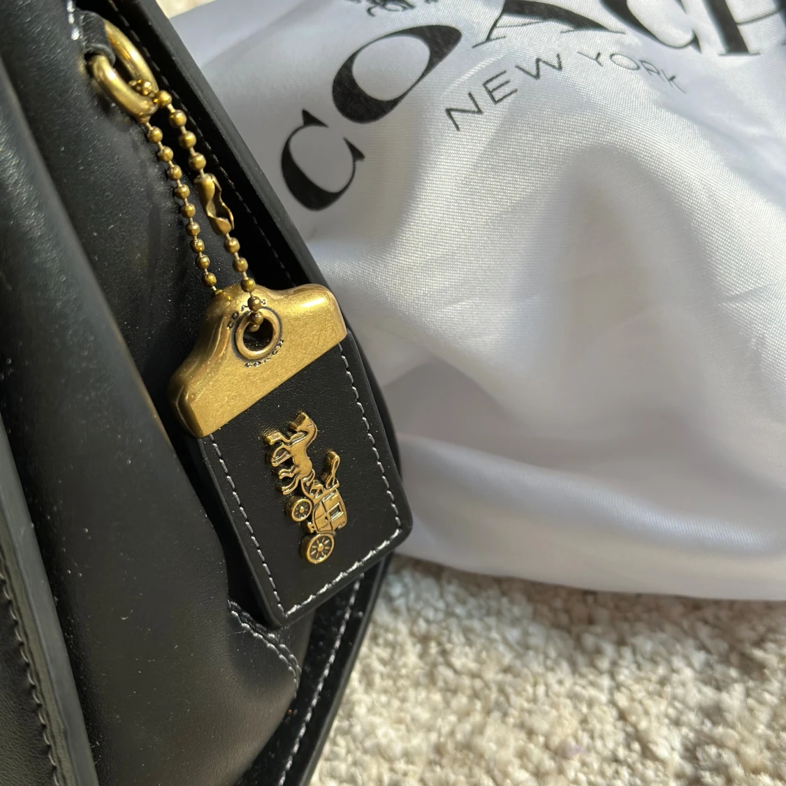 Svart handväska från Coach i skinn - 3