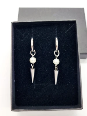 Handgjorda örhängen  - Material-rostfritt stål 