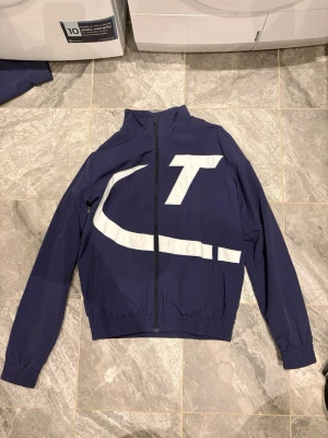 Trapstar Jacka - Storlek M passar S. Aldfig använd. Märke Trapstar .