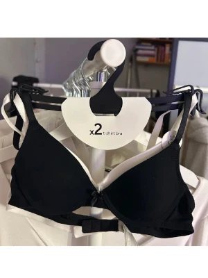 2par bh-ar  - Två par helt nya bh-ar! Båda är 65A🦇KOM JÄTTE GÄRNA MED PRISFÖRSLAG!!!!