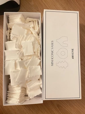 Vita luddfria nail wipes  - En massa luddfria nagelwipes för rengöring av konstnaglar och naglar. 