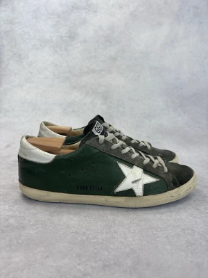Golden Goose super star sneaker - – Condition: 8,5/10  – What is included: Dustbag  – Retail price: 700 euro