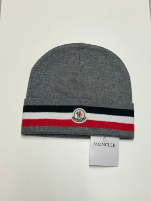 Mössa Monc - Säljer en mössa helt ny. Storlek One Size. Snabb frakt 