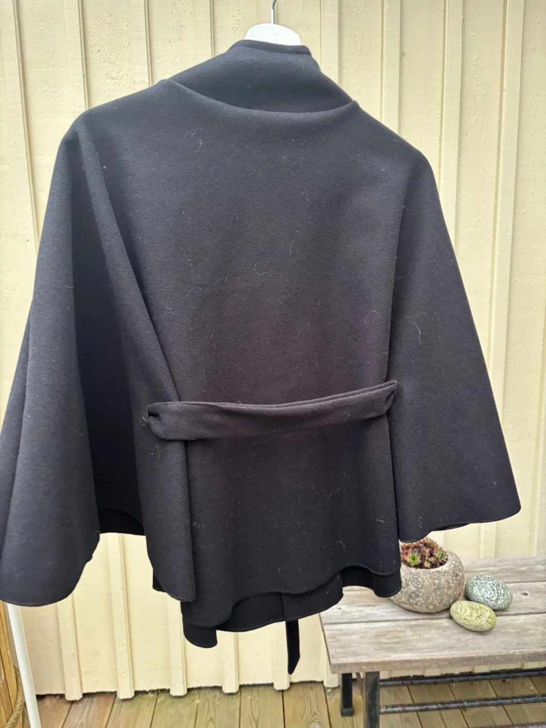 Svart kappa med bälte från Missay - 2