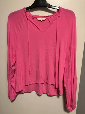 Blus rosa Pernilla Wahlgren - Rosa blus från Pernilla Wahlgren. Mycket bra skick 