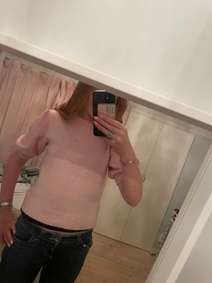 Stickad tröja - Jättefin stickad rosa tröja från Gina Tricot Young. I storlek 158/164 men sitter som XS❤️