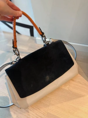 Zara handväska med fransar - Zara handväska