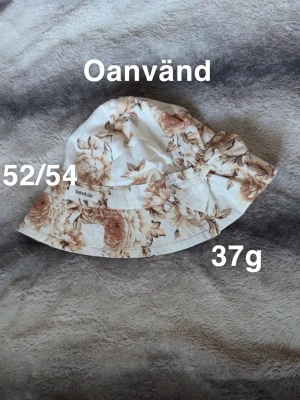 Newbie solhatt - Oanvänd. Storlek 52/54. Har två likadana. Den andra ligger i en egen annons