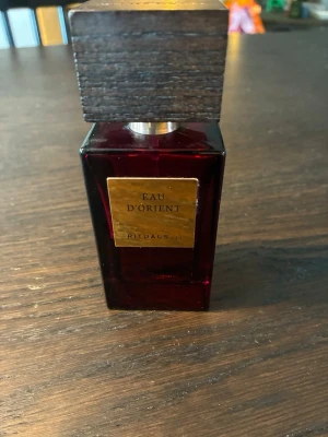 Eau D'Orient parfym 50ml - Eau D'Orient från Rituals. Volymen är 50 ml och det är ca 50 % kvar i flaskan. 