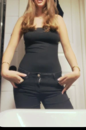 Svart body - Endast använd en gång! Storlek m men passar mig som har s