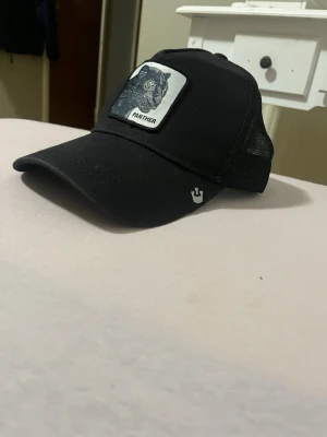 Panther keps  - En jätte fin panther keps en ny sån ligger på värdet 450kr säljer den för att jag inte använder den längre 