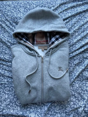 Burberry kofta - Använd 2 gånger!