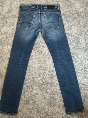 Diesel jeans - Riktig feta jeans från diesel! Modell thommer. W29 L32                        Skriv för minsta lilla!