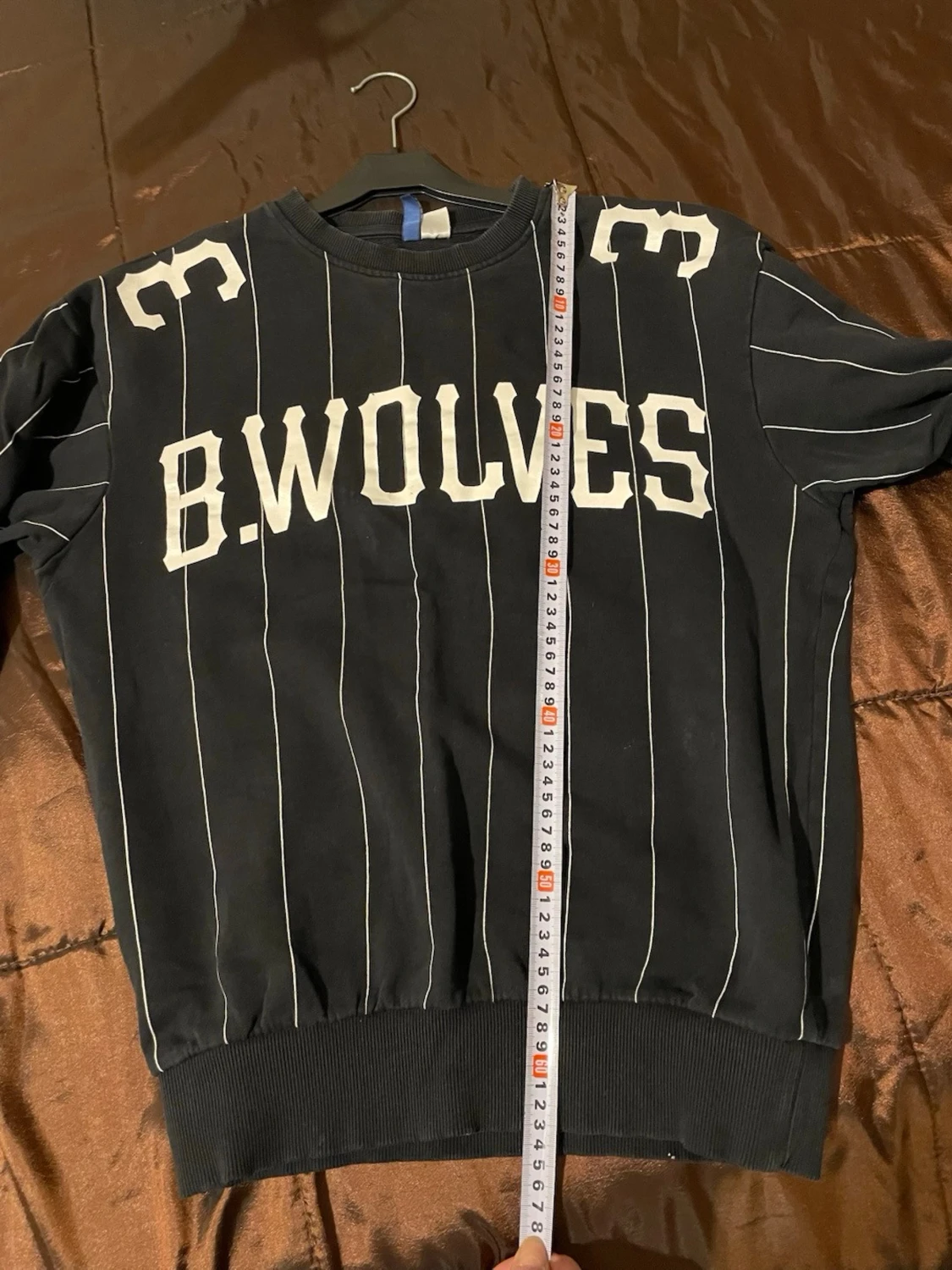 Svart sweatshirt med B.WOLVES-tryck - 3