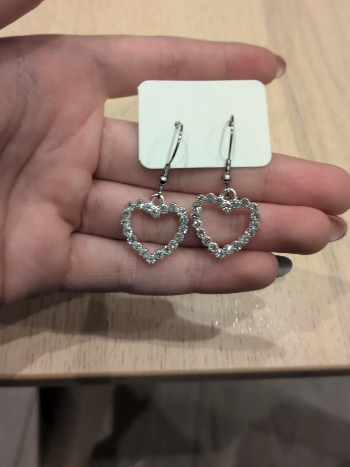 Silverfärgade hjärtörhängen med stenar i rostfritt stål 