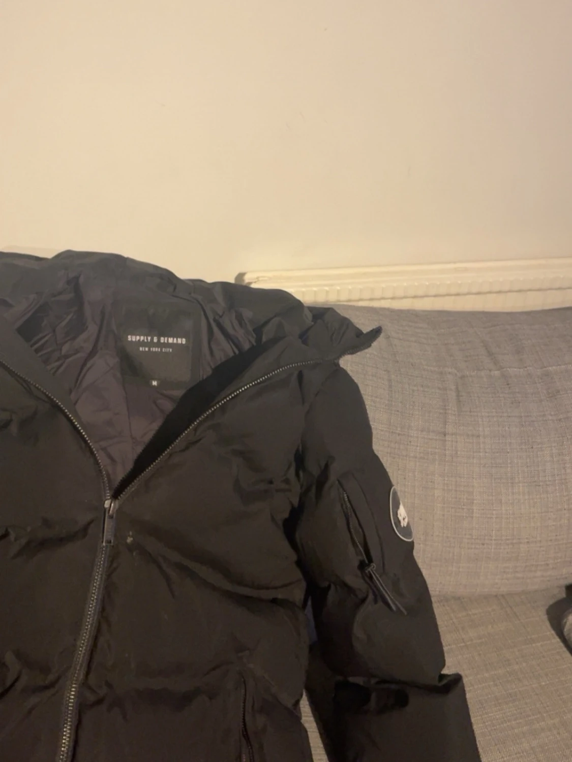 Svart pufferjacka med huva - 3