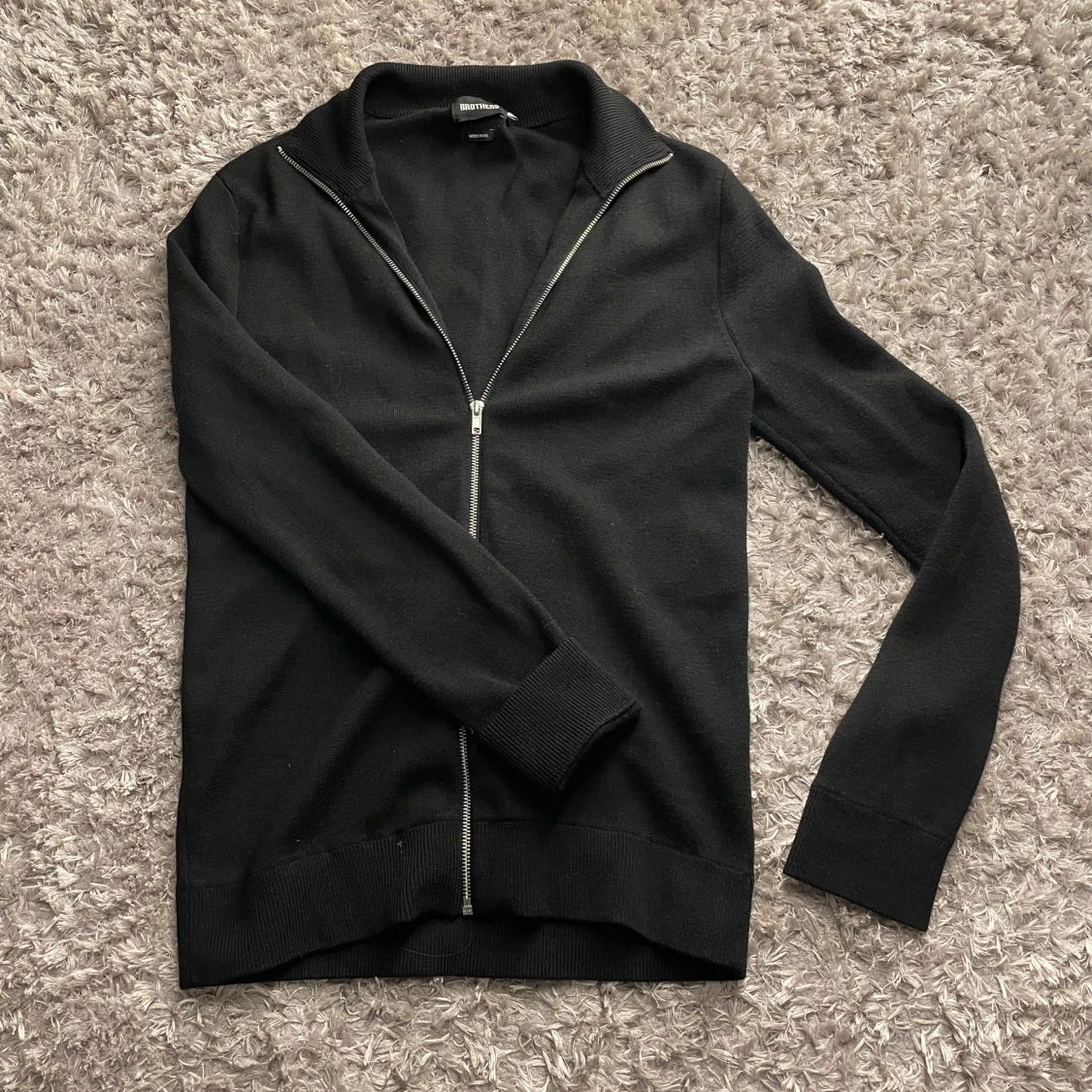 Svart cardigan från Brothers - 1