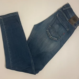 Replay anbass jeans  - Riktigt snygga jeans i modell anbass och inga defekter på de. Pris kan diskuteras.