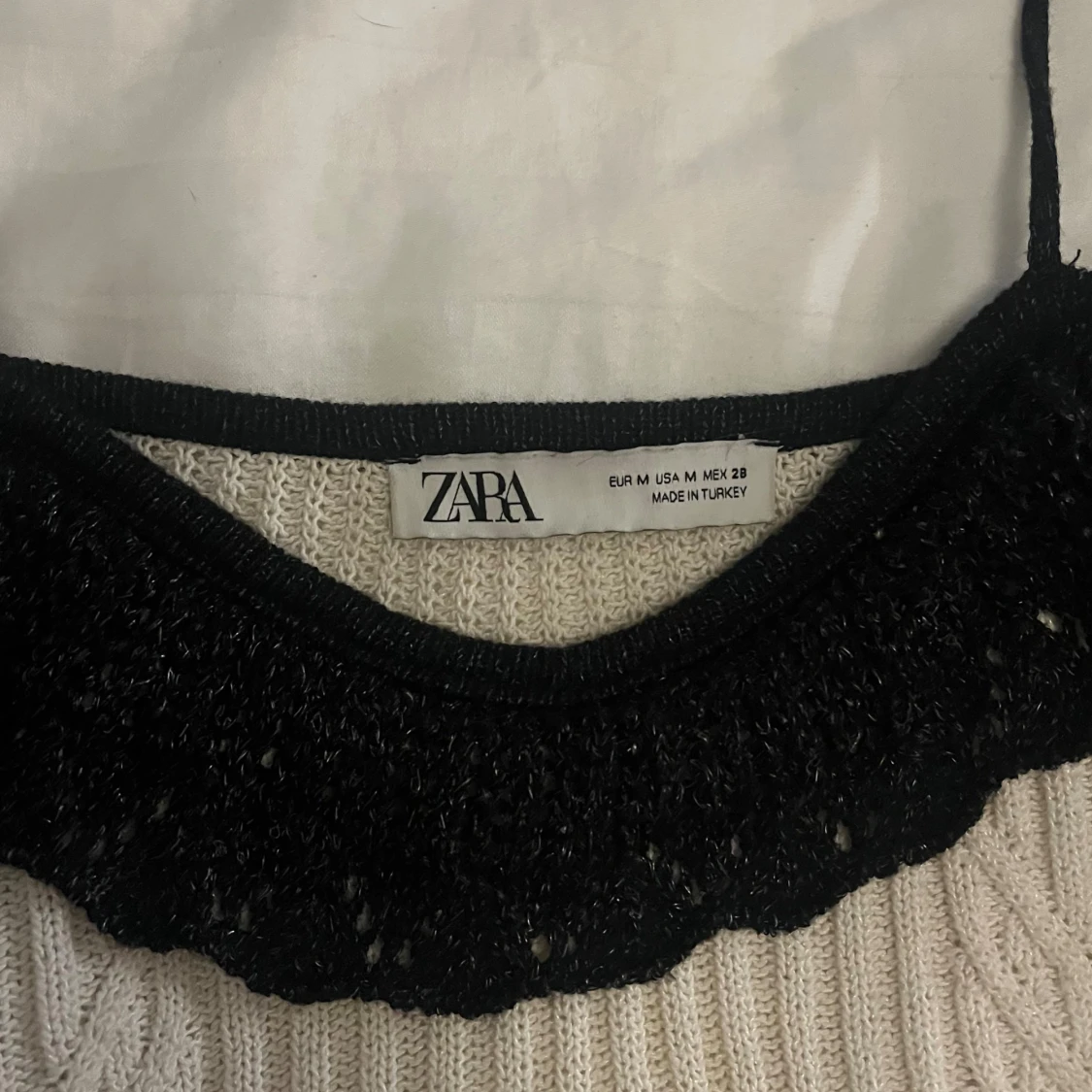 Svartvit stickad linnetopp från Zara - 1