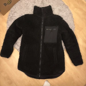 Teddy jacka  - Oversized i storleken men sitter såhär på mig som har en storlek S 